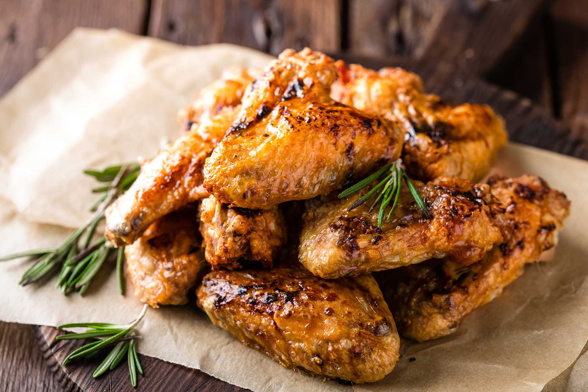bbq-chicken-wings-spicy-grilled-meat-PEBLV2D.jpg