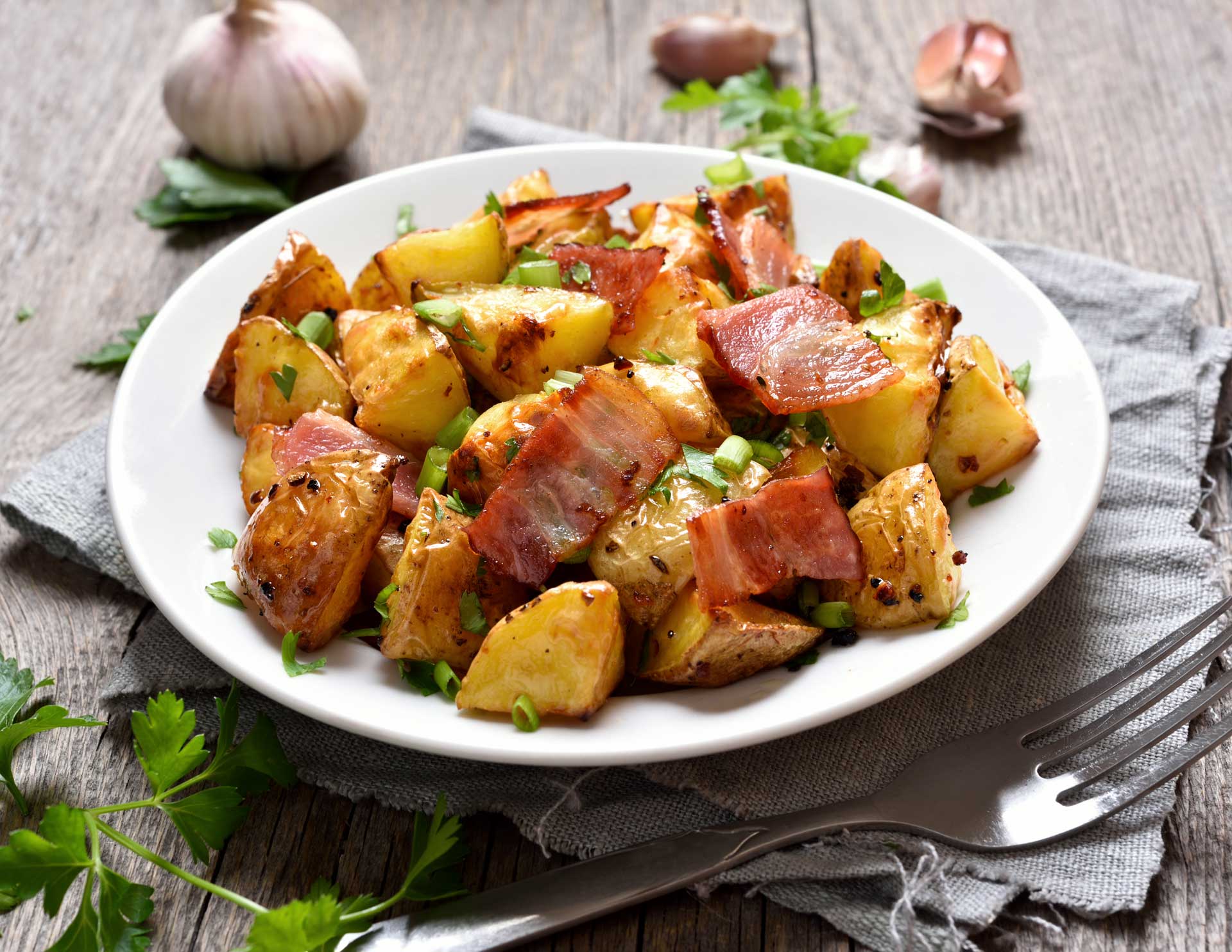 roasted-potato-with-bacon-VQ6YHGM.jpg